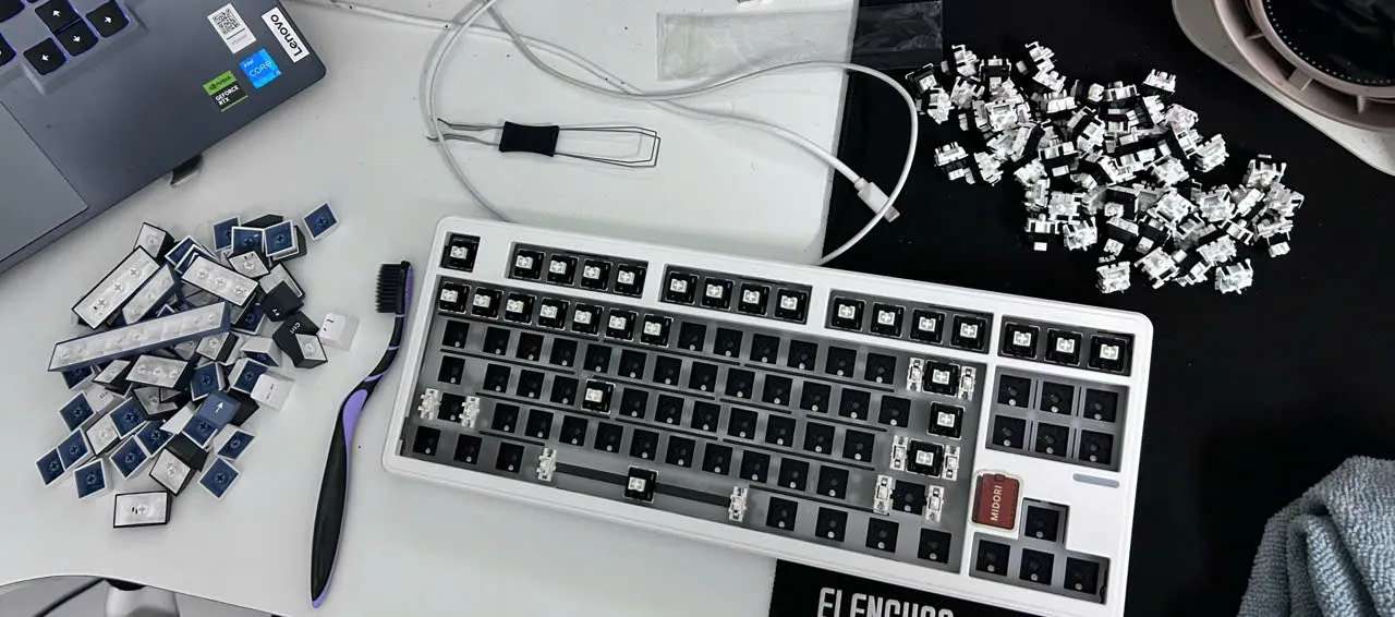 Cận cảnh chi tiết Switch và Keycap của Linky87